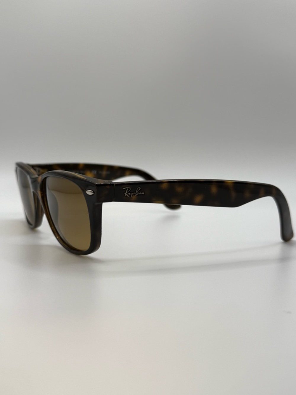 Polarized Ray-Ban New Wayfarer Sunglasses in Tortoise Shell - Picture 6 of 8
